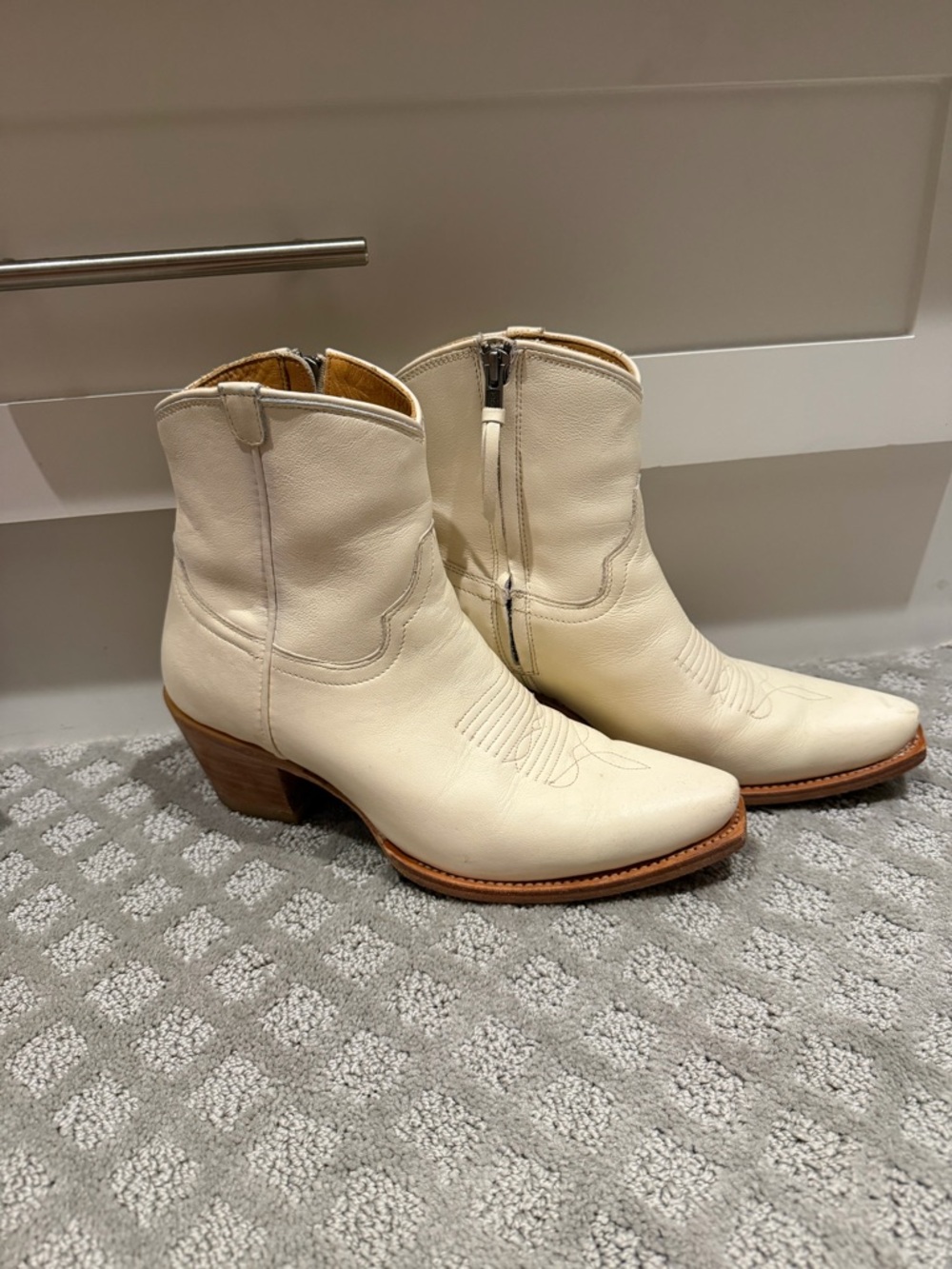 Tecovas Cream Leather Daisy Ankle Boots with Side Zip